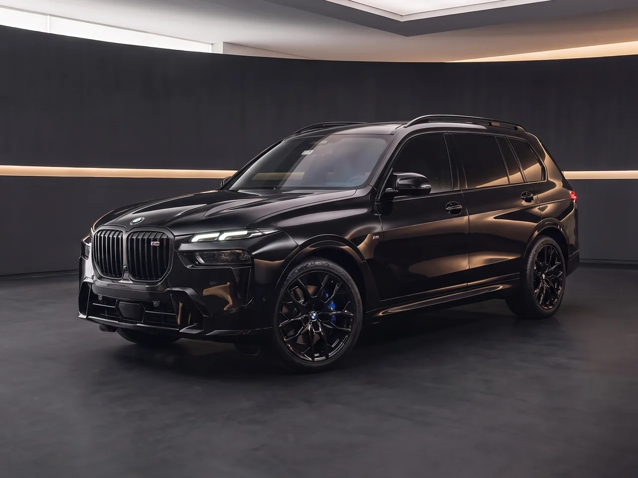 BMW X7 M60i preto em showroom arquitetônico, imagem ilustrativa