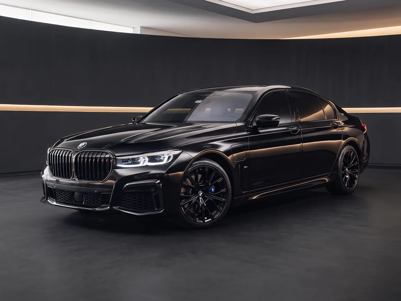 BMW 745 M Sport preto em showroom arquitetônico, imagem ilustrativa